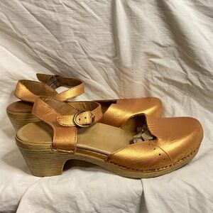 Dansko 39 Rose Gold Maryjane’s